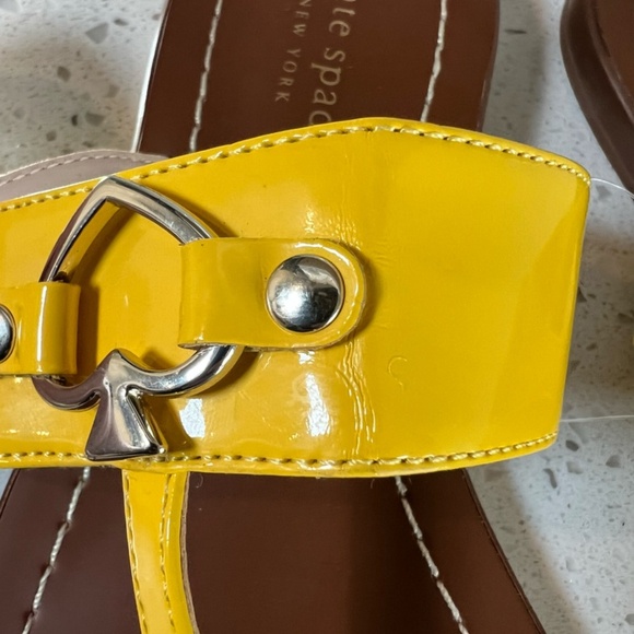 Kate Spade Women's Cece Patent Logo Slip-On T-Strap Sandals Yellow Show NEW Sz 8 - Picture 7 of 12